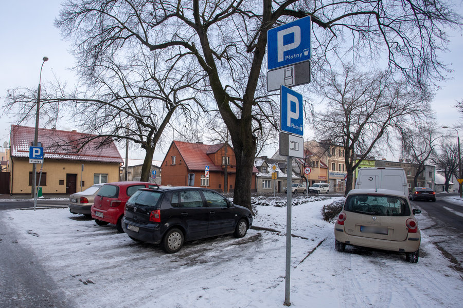 Nowe miejsca parkingowe wyznaczono na Placu Paderewskiego