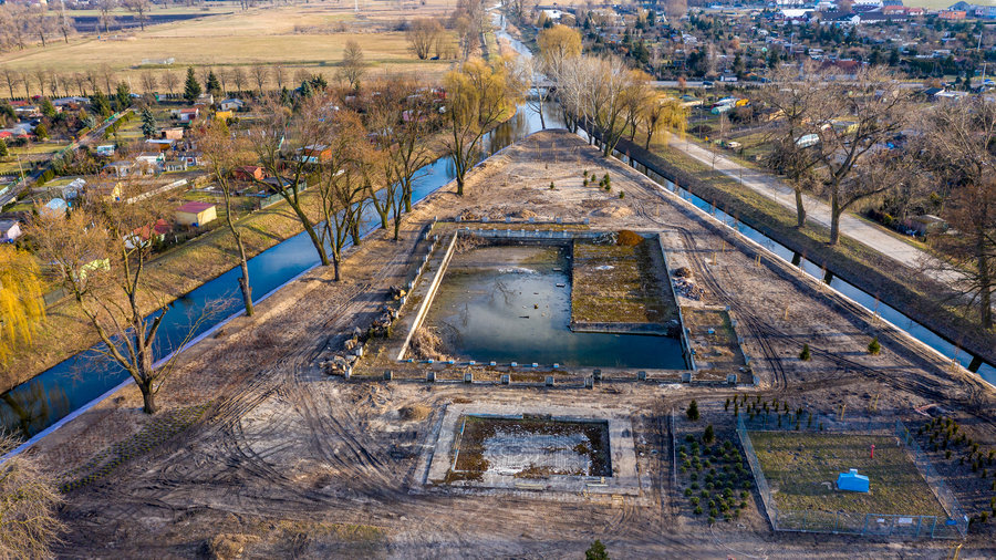 Pozostałości basenu kąpielowego. Marzec 2021. Fot. Piotr Nędzewicz