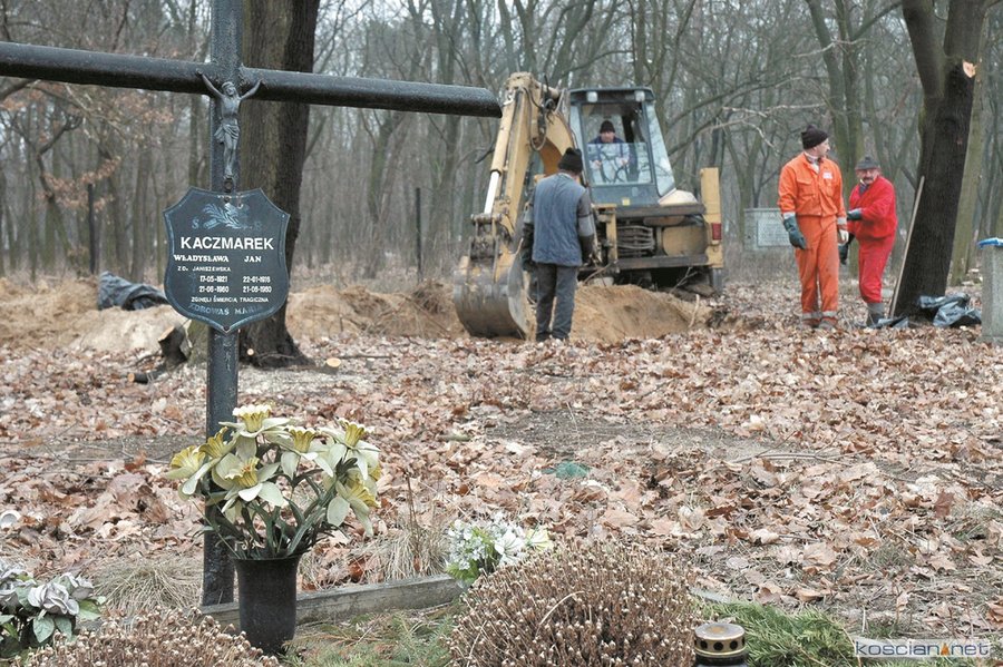 Marzec 2006 - pierwszy dzień ekshumacji 