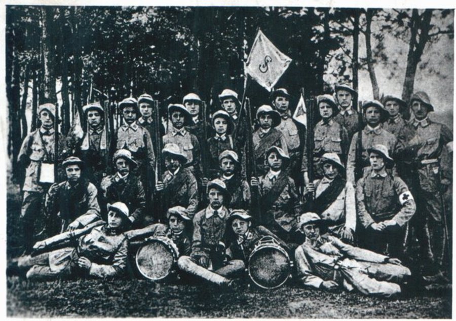 Kościańscy skauci - zdjęcie z 1914 roku. 