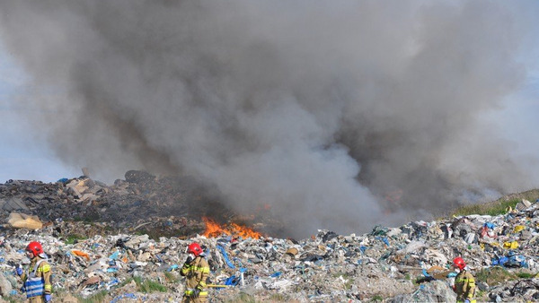 Pożar składowiska odpadów 