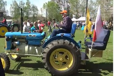 Doroczny zlot zabytkowych traktorów w Cichowie