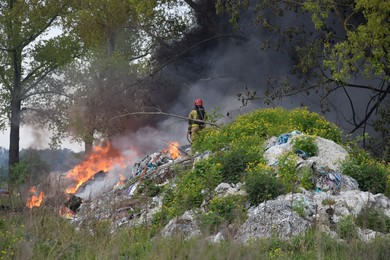 Pożar hałdy śmieci w Bonikowie
