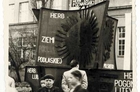 Przed wysłaniem emblematów do Grunwaldu, z okazji Święta 1 Maja, przed gmachem Liceum Ogólnokształcącego wykonano piramidę z emblematów, którą oglądali mieszkańcy miasta i powiatu.