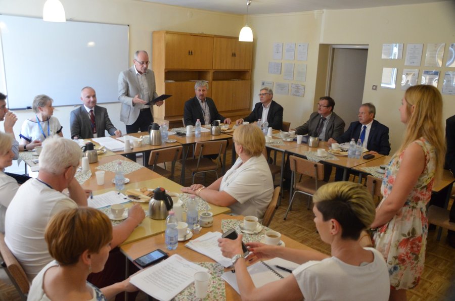 Podczas posiedzenia przewodniczący Rady, starosta Bernard Turski, podziękował za pracę Magdalenie Wolnej, którą w składzie Rady, na wniosek Wojewody Wielkopolskiego, zastąpił Czesław Janikowski. 