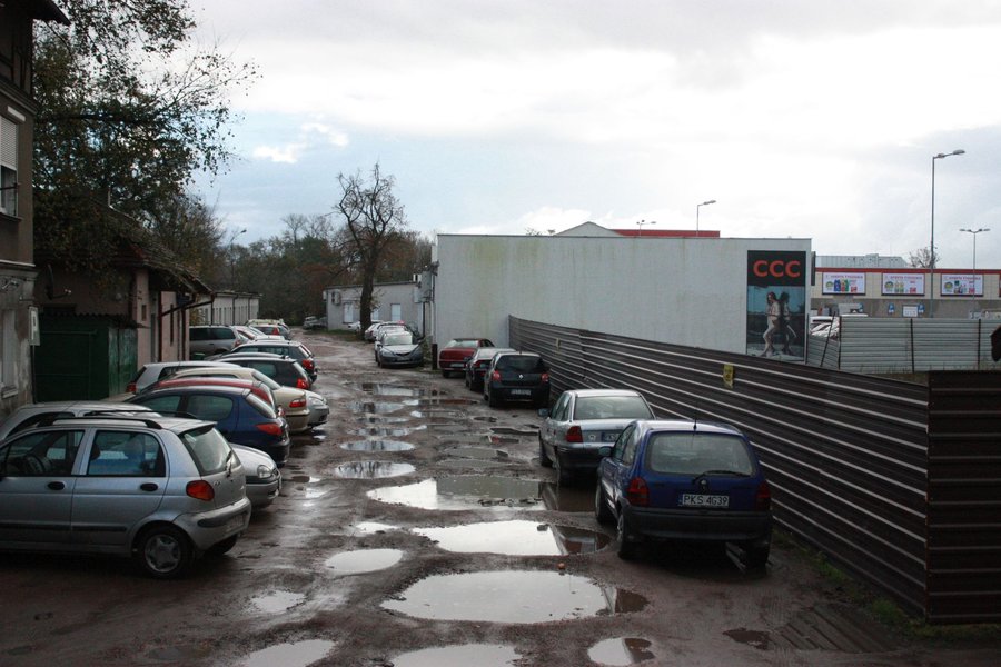 Wodny parking w okrojonym rozmiarze, ale niezmiennie w kałużach