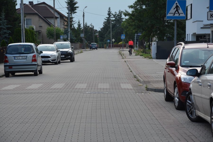 Ulica W. Maya to jedna z najdłuższych ulic w Kościanie, z jednym z najdłuższych prostych odcinków w mieście.