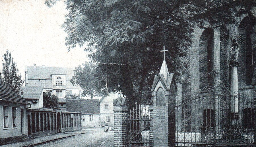 Fara i szpital w Kościanie. Fragment pocztówki z lat 1913-1918