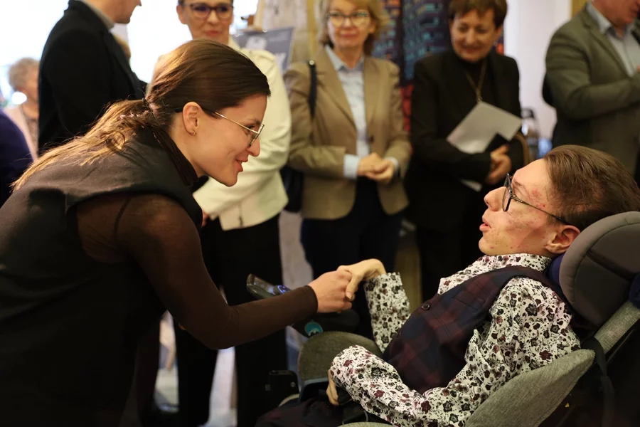 Wojewoda Agata Sobczyk i Hubert Baranowski podczas wernisażu 