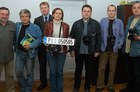 Kościan 05.05.05. Po śniadaniu u starosty zawodowi fotoreporterzy ruszają w teren by uwiecznić dzień powszedni
powiatu kościańskiego. To początek 8-letniego Projektu PKS 