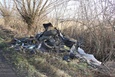 Znów śmieci przy drodze