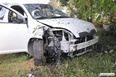Zjechał z drogi i uderzył w drzewo 