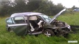 Opel uderzył w drzewo