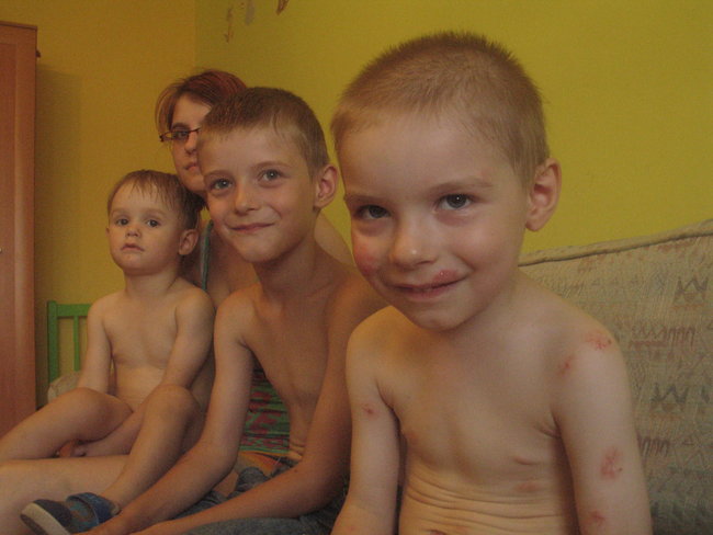 Wiktor z rodzeństwem i mamą.