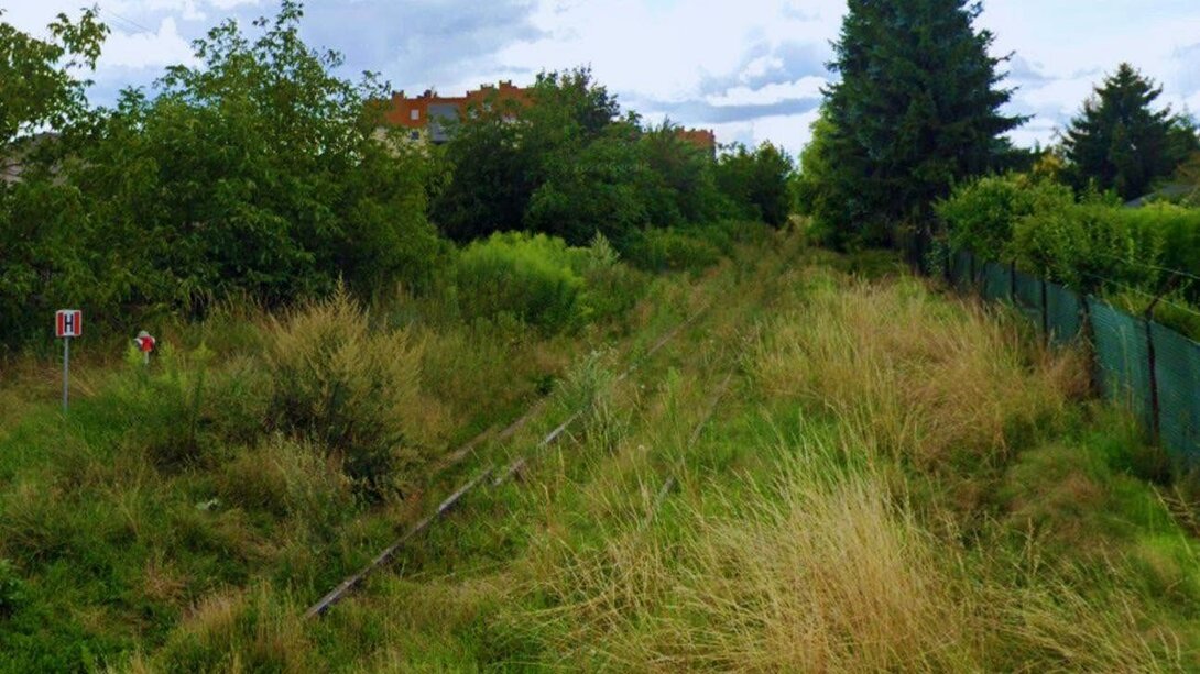 Ścieżka pobiegnie po śladzie nieczynnej linii kolejowej od ul. Nacławskiej do ul. Sierakowskiego.