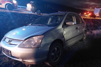 Stracił panowanie nad samochodem i zakończył jazdę w rowie