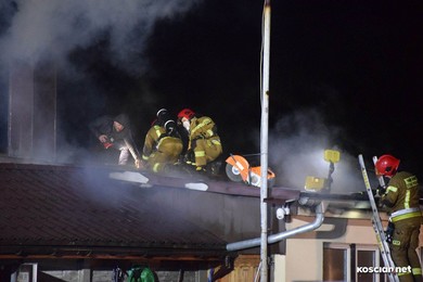 Pożar w warsztacie stolarskim. Spłonęło poszycie dachu 