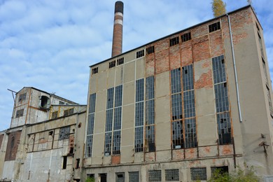 Wyburzają część pozostałości po cukrowni