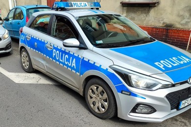 Uderzyła w radiowóz. Miała ponad dwa promile