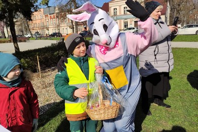 Zajączek przyniósł słodkie upominki