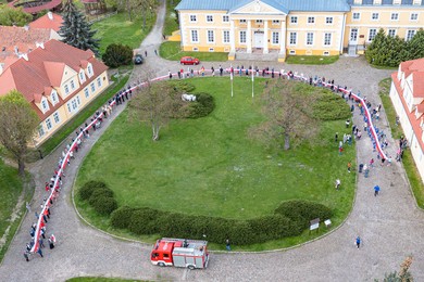 Biało-czerwony Racot. Ponad stumetrowa flaga!