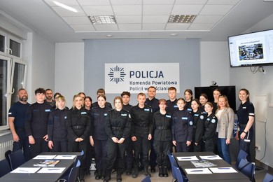 Przyjrzeli się z bliska pracy policjantów 