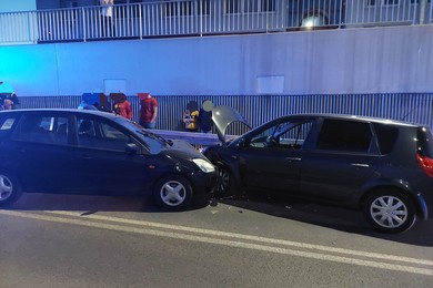 Zemdlał za kierownicą. Czołowe zderzenie na Młyńskiej