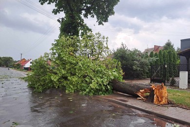 Burze nad powiatem. Strażacy interweniowali 42 razy 