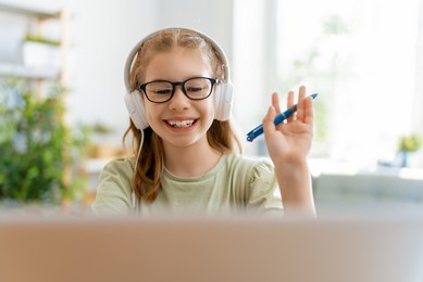 5 szkół online w Polsce, które pomogą Ci nauczyć się angielskiego