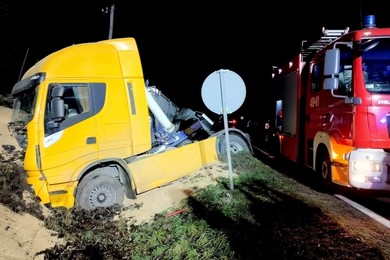 Chciał uniknąć czołowego zderzenia z osobówką 