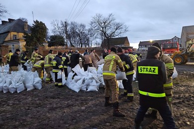 Będą wzmacniać wał na zaporze zbiornika Wonieść