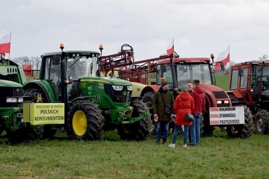 Rolnicy znów blokują drogę ekspresową