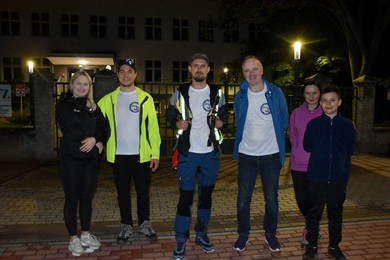 Przeszedł 100 km by zebrać pieniądze na budowę siłowni  
