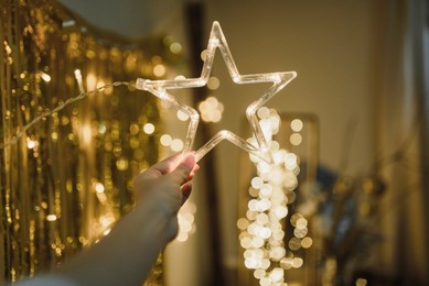 Jak stworzyć ciepły, nastrojowy klimat dzięki świątecznym iluminacjom?