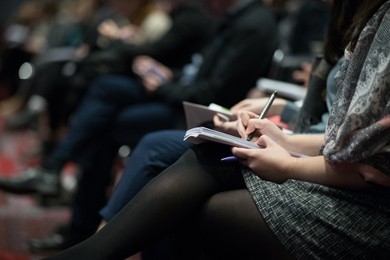 Skuteczna praktyka w gabinecie. Rola ciągłego kształcenia w zawodach pomocowych