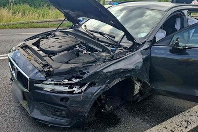 Zasnął za kierownicą i doprowadził do zderzenia trzech aut 